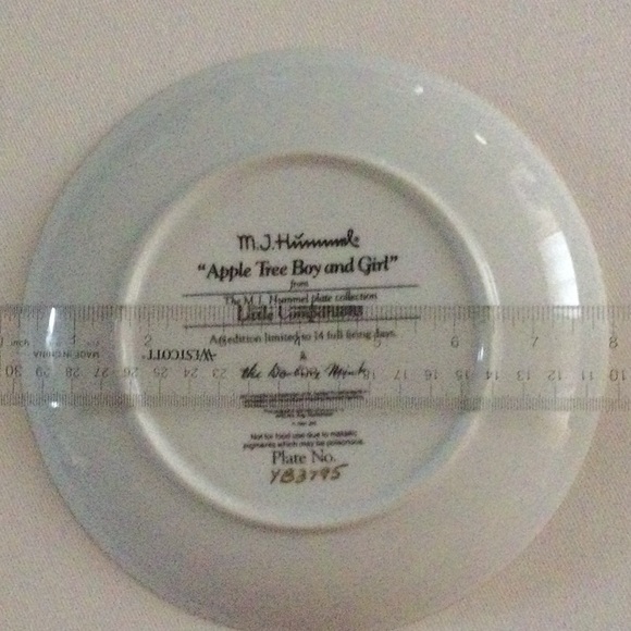 M.I. Hummel 8” Decorative Plate “Apple Tree Boy and Girl” - Picture 10 of 10